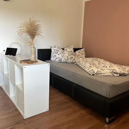 Haus Hutzelbuck In Idyllisch-gruener Lage Naehe An Appartement *