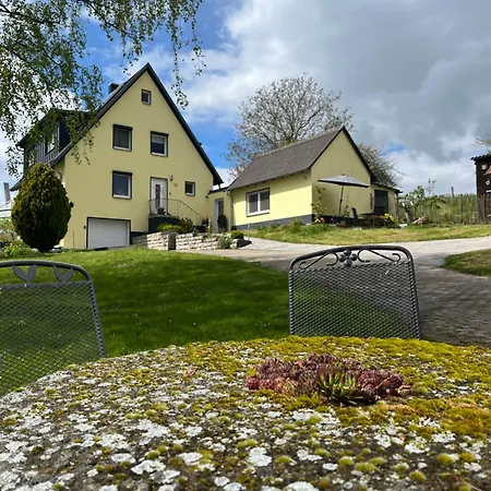 Haus Hutzelbuck In Idyllisch-gruener Lage Naehe An Appartement *