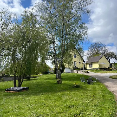 Haus Hutzelbuck In Idyllisch-gruener Lage Naehe An Appartamento Ansbach