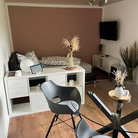 Haus Hutzelbuck In Idyllisch-gruener Lage Naehe An * أنسباخ