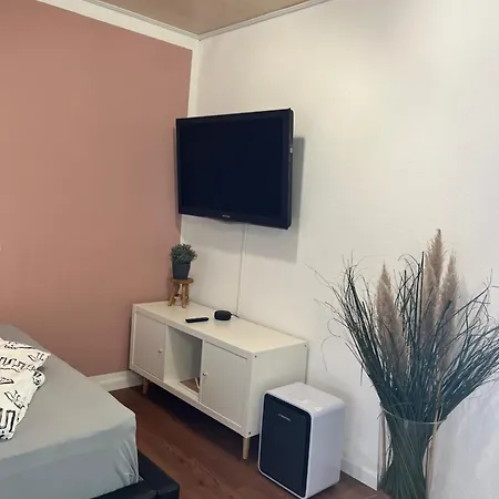 Haus Hutzelbuck In Idyllisch-gruener Lage Naehe An *