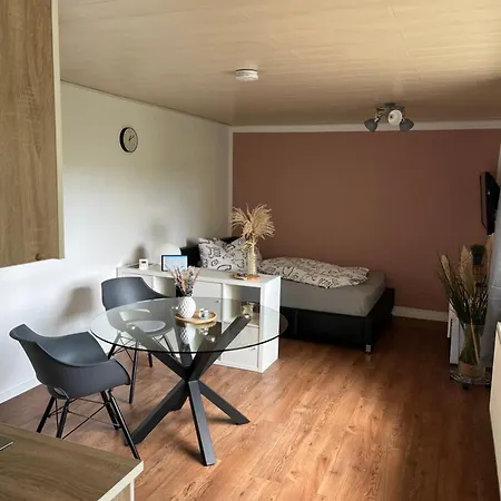 Haus Hutzelbuck In Idyllisch-gruener Lage Naehe An شقة