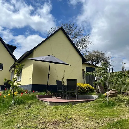 Haus Hutzelbuck In Idyllisch-gruener Lage Naehe An أنسباخ