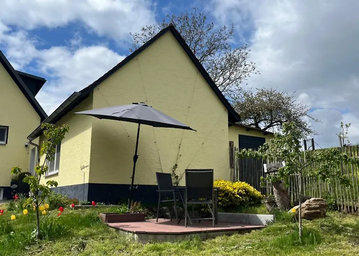 Haus Hutzelbuck In Idyllisch-gruener Lage Naehe An アンスバッハ